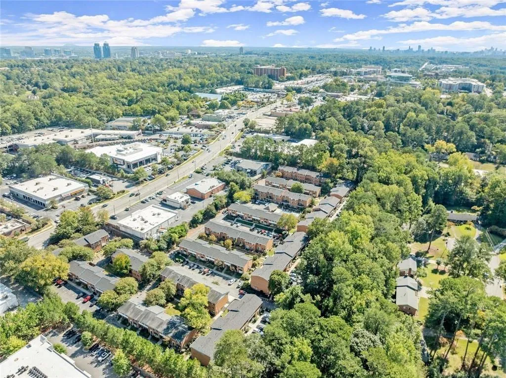 6520 Roswell Road Unit 104, Sandy Springs, Georgia 30328, 2 Bedrooms Bedrooms, ,1 BathroomBathrooms,Residential,Sold,6520 Roswell Road Unit 104,7715235