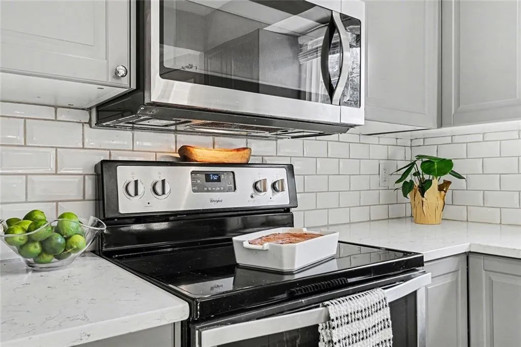 6520 Roswell Road Unit 104, Sandy Springs, Georgia 30328, 2 Bedrooms Bedrooms, ,1 BathroomBathrooms,Residential,Sold,6520 Roswell Road Unit 104,7715235