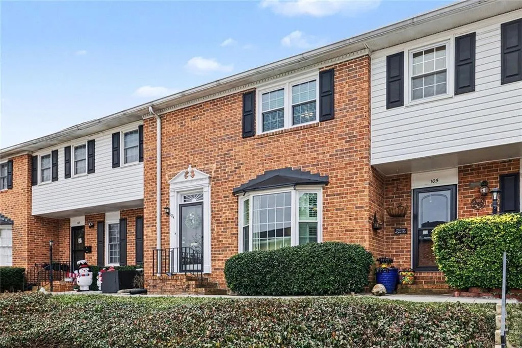 6520 Roswell Road Unit 104, Sandy Springs, Georgia 30328, 2 Bedrooms Bedrooms, ,1 BathroomBathrooms,Residential,For Sale,6520 Roswell Road Unit 104,7715235
