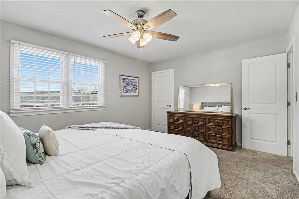 6520 Roswell Road Unit 104, Sandy Springs, Georgia 30328, 2 Bedrooms Bedrooms, ,1 BathroomBathrooms,Residential,Sold,6520 Roswell Road Unit 104,7715235