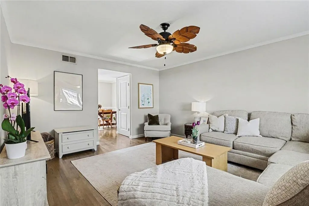6520 Roswell Road Unit 104, Sandy Springs, Georgia 30328, 2 Bedrooms Bedrooms, ,1 BathroomBathrooms,Residential,Sold,6520 Roswell Road Unit 104,7715235