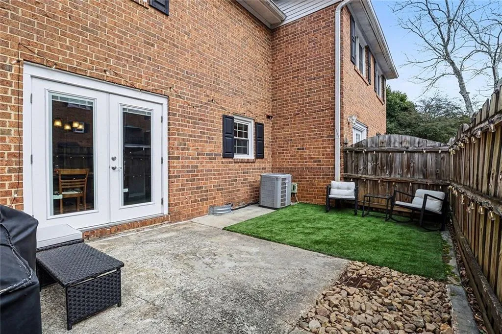 6520 Roswell Road Unit 104, Sandy Springs, Georgia 30328, 2 Bedrooms Bedrooms, ,1 BathroomBathrooms,Residential,Sold,6520 Roswell Road Unit 104,7715235