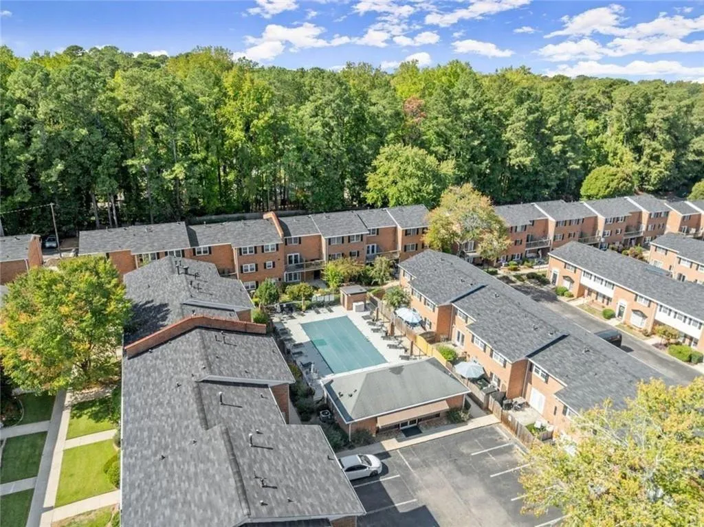 6520 Roswell Road Unit 104, Sandy Springs, Georgia 30328, 2 Bedrooms Bedrooms, ,1 BathroomBathrooms,Residential,Sold,6520 Roswell Road Unit 104,7715235