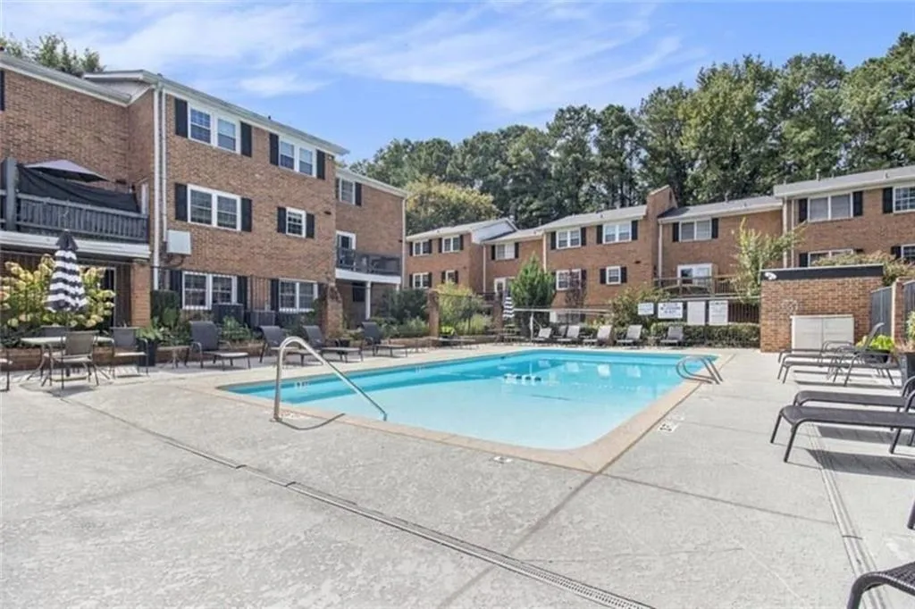 6520 Roswell Road Unit 104, Sandy Springs, Georgia 30328, 2 Bedrooms Bedrooms, ,1 BathroomBathrooms,Residential,Sold,6520 Roswell Road Unit 104,7715235