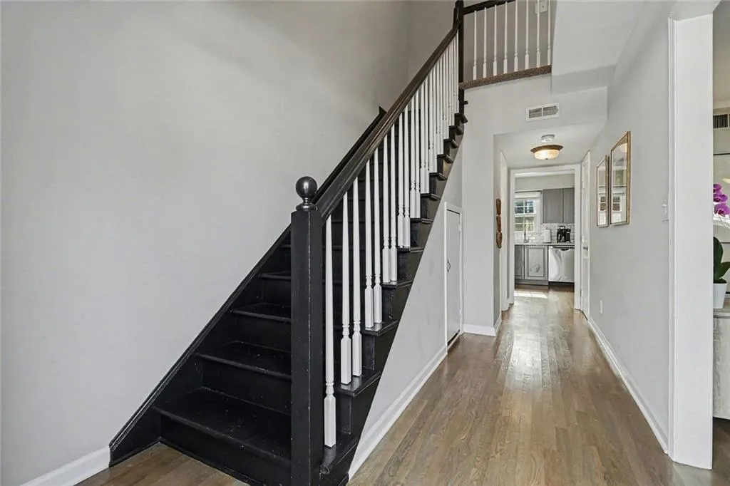 6520 Roswell Road Unit 104, Sandy Springs, Georgia 30328, 2 Bedrooms Bedrooms, ,1 BathroomBathrooms,Residential,Sold,6520 Roswell Road Unit 104,7715235