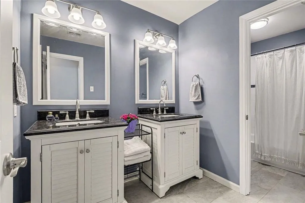 6520 Roswell Road Unit 104, Sandy Springs, Georgia 30328, 2 Bedrooms Bedrooms, ,1 BathroomBathrooms,Residential,Sold,6520 Roswell Road Unit 104,7715235