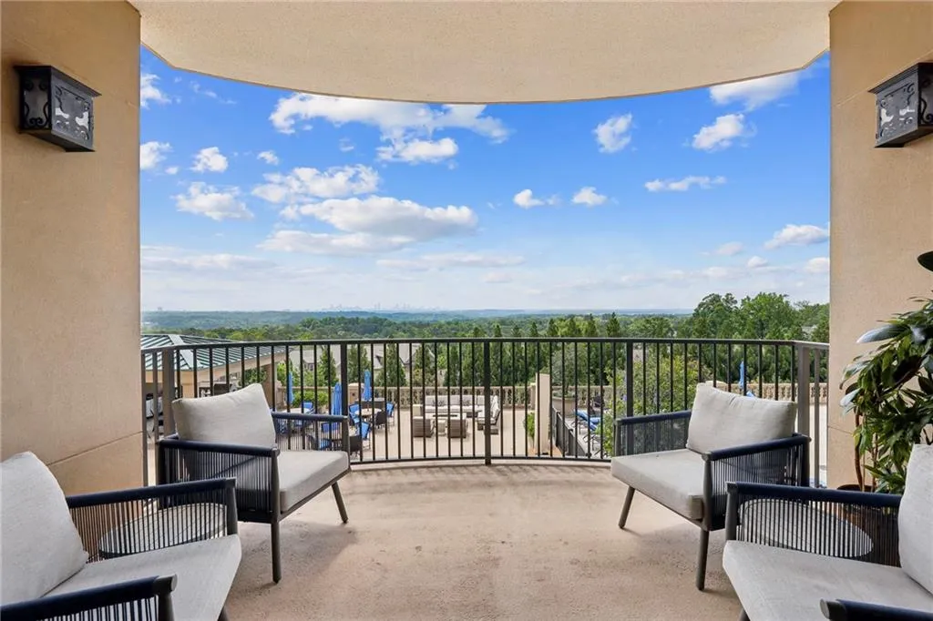 2700 Paces Ferry Road Se Unit 202, Atlanta, Georgia 30339, 2 Bedrooms Bedrooms, ,2 BathroomsBathrooms,Residential,For Sale,2700 Paces Ferry Road Se Unit 202,7578557