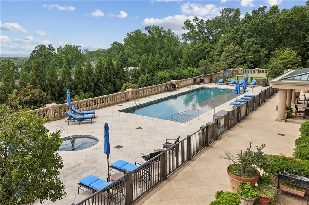2700 Paces Ferry Road Se Unit 202, Atlanta, Georgia 30339, 2 Bedrooms Bedrooms, ,2 BathroomsBathrooms,Residential,For Sale,2700 Paces Ferry Road Se Unit 202,7578557
