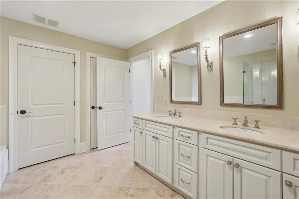 2700 Paces Ferry Road Se Unit 202, Atlanta, Georgia 30339, 2 Bedrooms Bedrooms, ,2 BathroomsBathrooms,Residential,For Sale,2700 Paces Ferry Road Se Unit 202,7578557