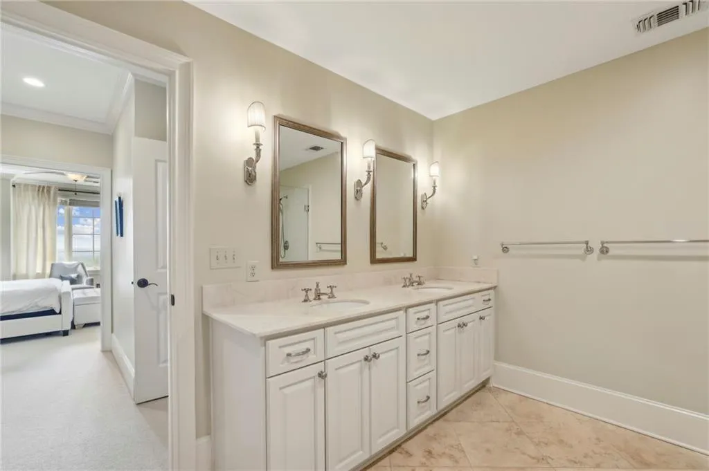 2700 Paces Ferry Road Se Unit 202, Atlanta, Georgia 30339, 2 Bedrooms Bedrooms, ,2 BathroomsBathrooms,Residential,For Sale,2700 Paces Ferry Road Se Unit 202,7578557