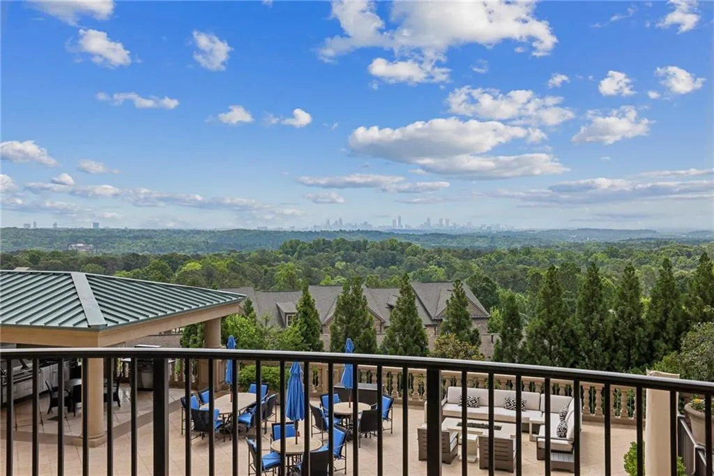 2700 Paces Ferry Road Se Unit 202, Atlanta, Georgia 30339, 2 Bedrooms Bedrooms, ,2 BathroomsBathrooms,Residential,For Sale,2700 Paces Ferry Road Se Unit 202,7578557