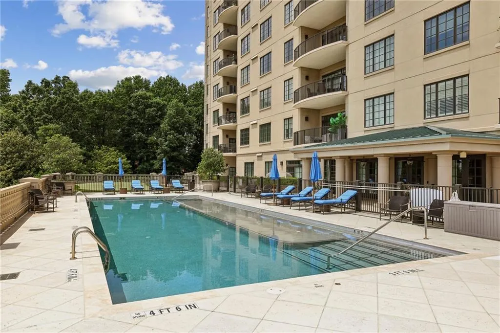 2700 Paces Ferry Road Se Unit 202, Atlanta, Georgia 30339, 2 Bedrooms Bedrooms, ,2 BathroomsBathrooms,Residential,For Sale,2700 Paces Ferry Road Se Unit 202,7578557