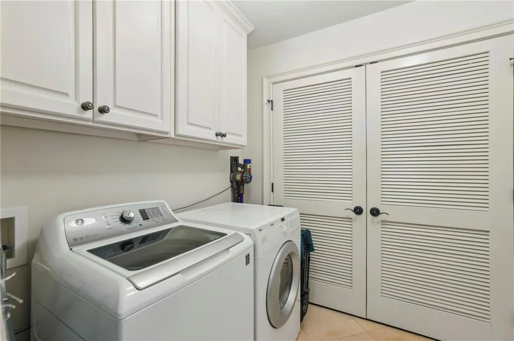 2700 Paces Ferry Road Se Unit 202, Atlanta, Georgia 30339, 2 Bedrooms Bedrooms, ,2 BathroomsBathrooms,Residential,For Sale,2700 Paces Ferry Road Se Unit 202,7578557