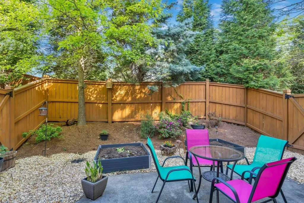 7900 Glisten Avenue, Sandy Springs, Georgia 30328, 3 Bedrooms Bedrooms, ,2 BathroomsBathrooms,Residential,Sold,7900 Glisten Avenue,6711484