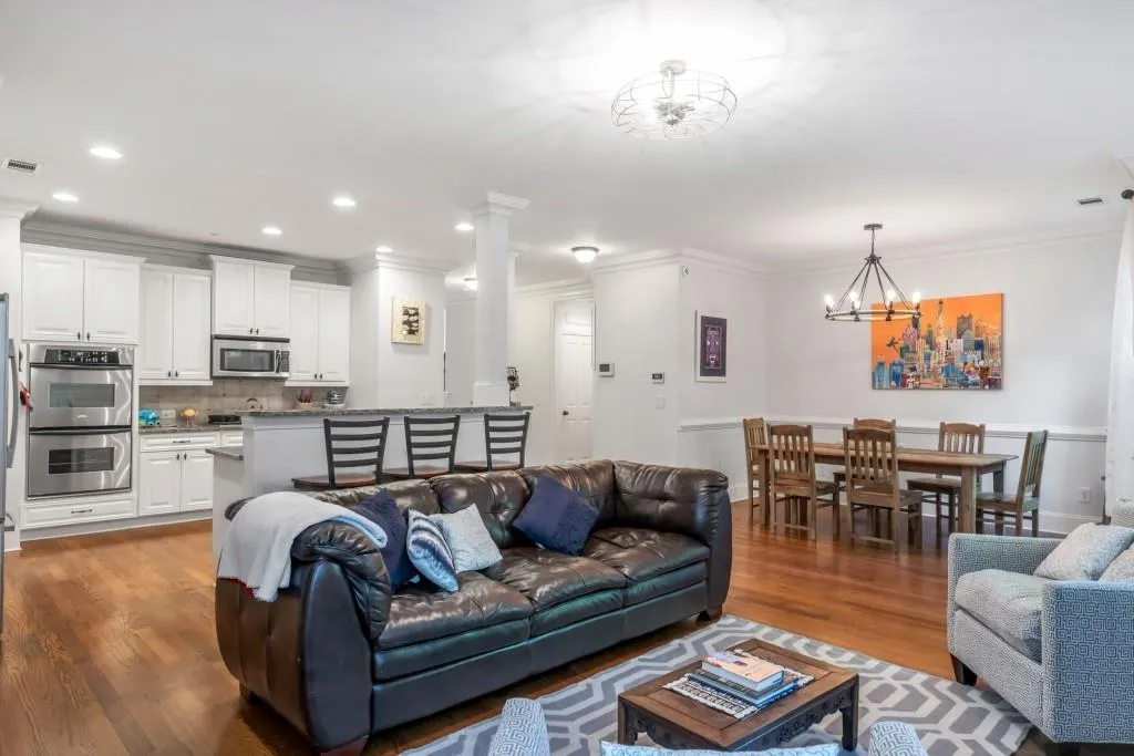 7900 Glisten Avenue, Sandy Springs, Georgia 30328, 3 Bedrooms Bedrooms, ,2 BathroomsBathrooms,Residential,Sold,7900 Glisten Avenue,6711484