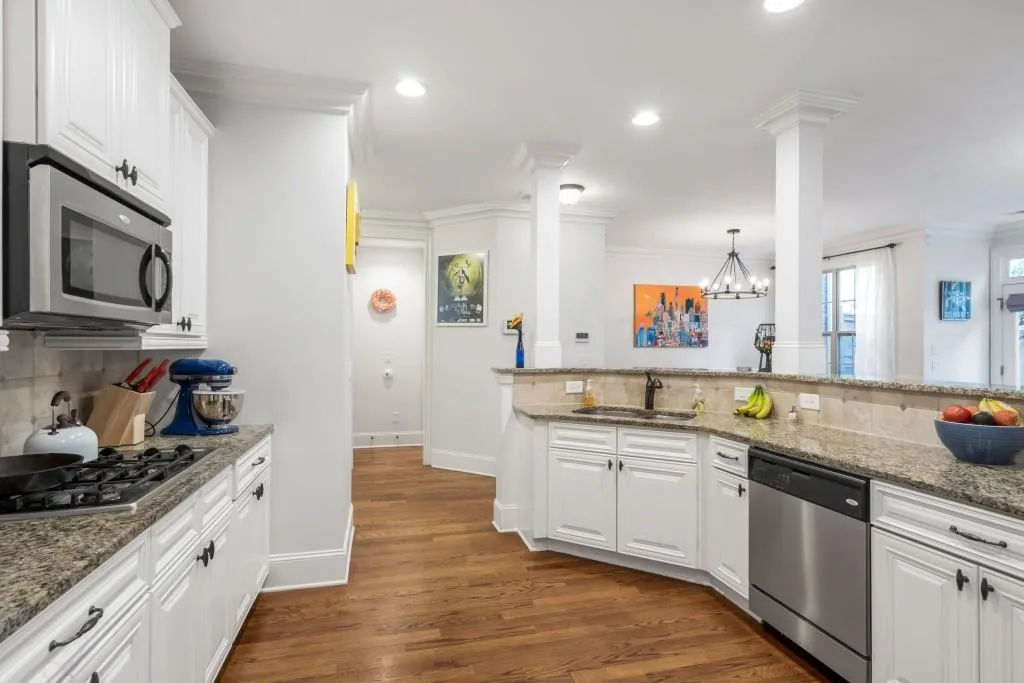 7900 Glisten Avenue, Sandy Springs, Georgia 30328, 3 Bedrooms Bedrooms, ,2 BathroomsBathrooms,Residential,Sold,7900 Glisten Avenue,6711484