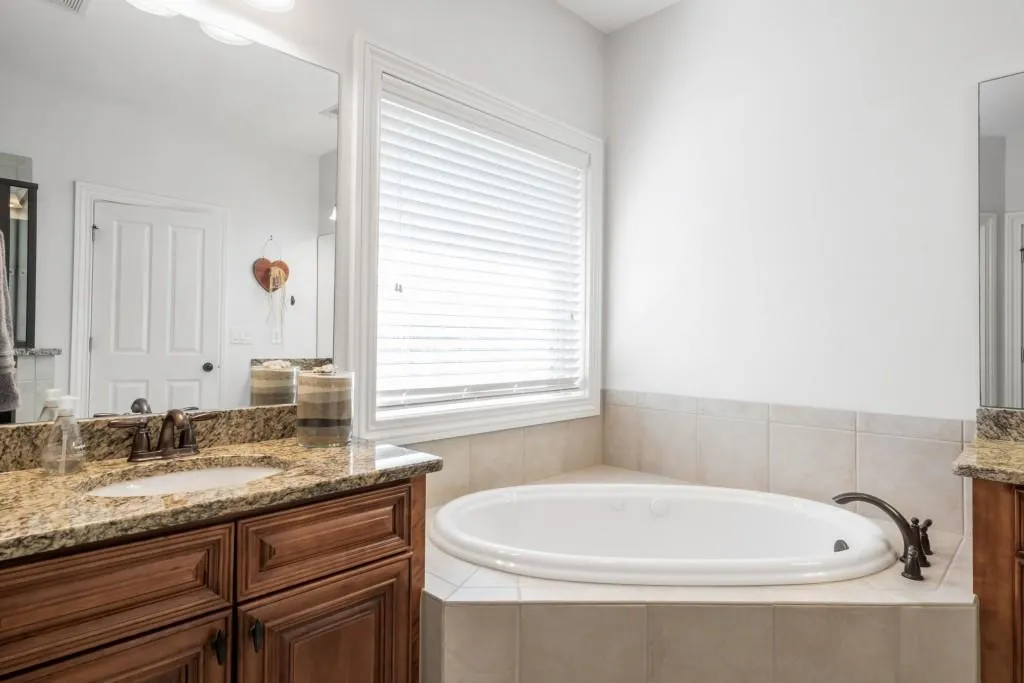 7900 Glisten Avenue, Sandy Springs, Georgia 30328, 3 Bedrooms Bedrooms, ,2 BathroomsBathrooms,Residential,Sold,7900 Glisten Avenue,6711484