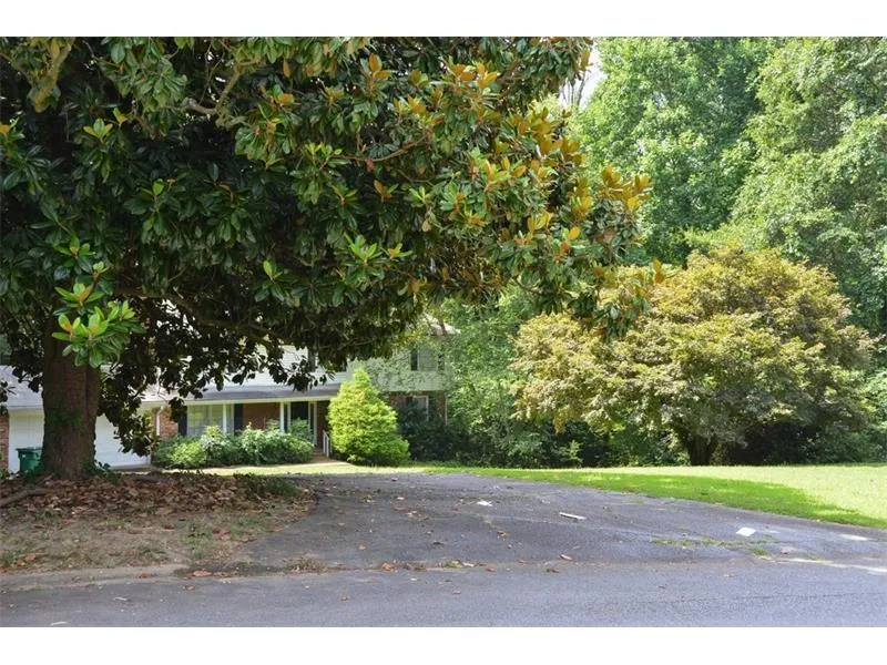 5220 Green Oak Court, Atlanta, Georgia 30327, 4 Bedrooms Bedrooms, ,2 BathroomsBathrooms,Residential,Sold,5220 Green Oak Court,5597594 5220 Green Oak Court, Atlanta, Georgia 30327, 4 Bedrooms Bedrooms, ,2 BathroomsBathrooms,Residential,Sold,5220 Green Oak Court,5597594