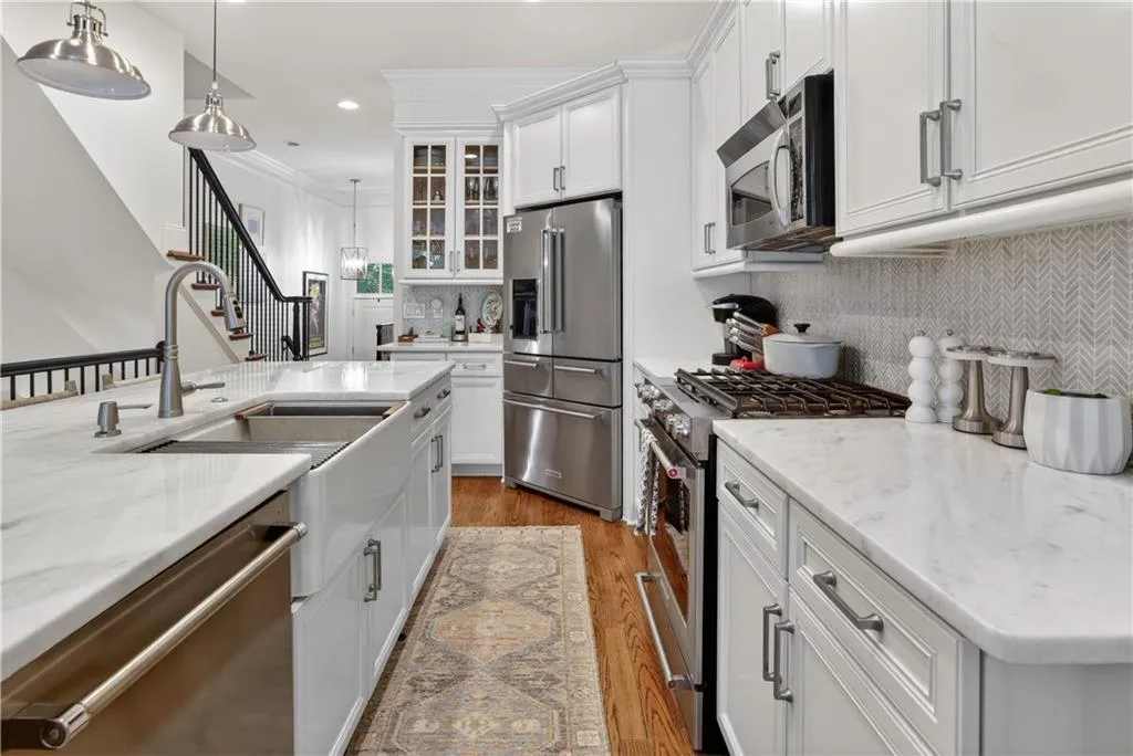 3552 Roswell Road Nw, Atlanta, Georgia 30305, 3 Bedrooms Bedrooms, 0 ,3 BathroomsBathrooms,Residential,For Sale,3552 Roswell Road Nw,7758990