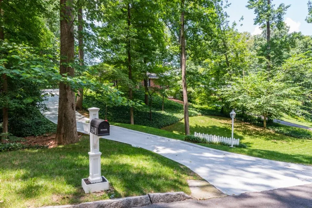 6840 Castleton Drive, Sandy Springs, Georgia 30328, 5 Bedrooms Bedrooms, ,3 BathroomsBathrooms,Residential,Sold,6840 Castleton Drive,5868262