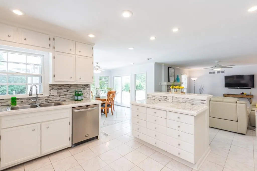 6840 Castleton Drive, Sandy Springs, Georgia 30328, 5 Bedrooms Bedrooms, ,3 BathroomsBathrooms,Residential,Sold,6840 Castleton Drive,5868262