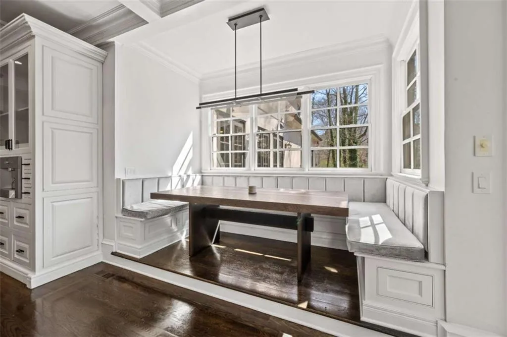 968 Peachtree Battle Circle, Atlanta, Georgia 30327, 4 Bedrooms Bedrooms, ,4 BathroomsBathrooms,Residential,For Sale,968 Peachtree Battle Circle,7673197