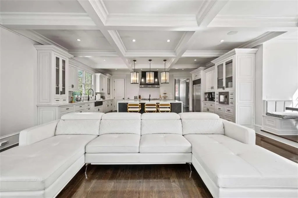 968 Peachtree Battle Circle, Atlanta, Georgia 30327, 4 Bedrooms Bedrooms, ,4 BathroomsBathrooms,Residential,For Sale,968 Peachtree Battle Circle,7673197