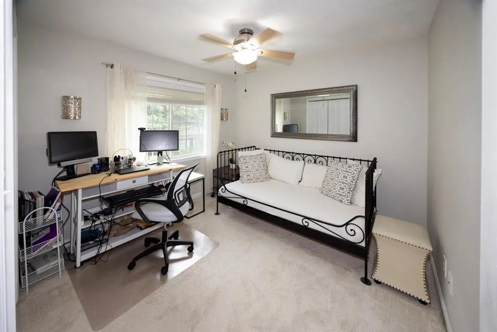 Office with ceiling fan and baseboards
