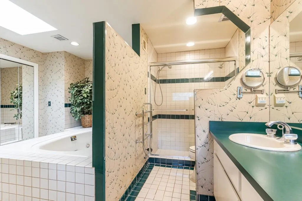 620 Colebrook Court, Sandy Springs, Georgia 30327, 4 Bedrooms Bedrooms, ,4 BathroomsBathrooms,Residential,Sold,620 Colebrook Court,7084176