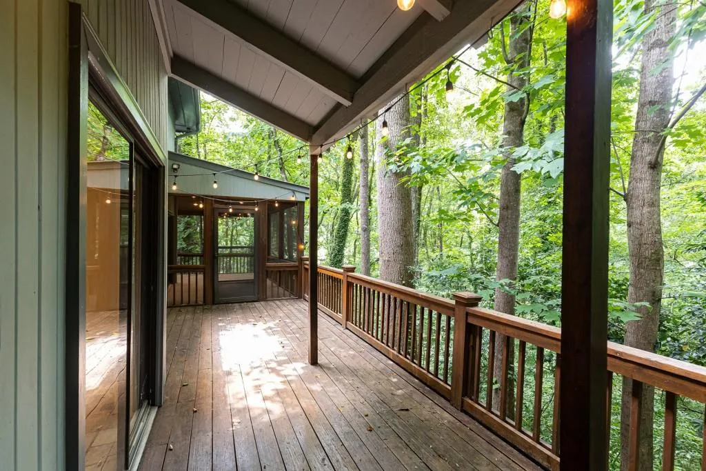 620 Colebrook Court, Sandy Springs, Georgia 30327, 4 Bedrooms Bedrooms, ,4 BathroomsBathrooms,Residential,Sold,620 Colebrook Court,7084176