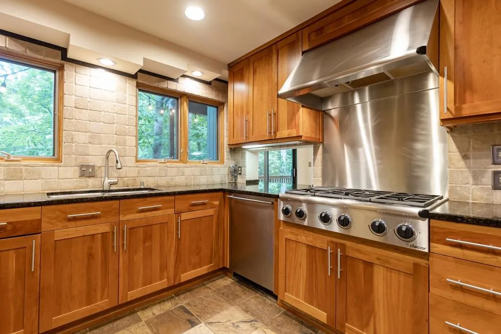 620 Colebrook Court, Sandy Springs, Georgia 30327, 4 Bedrooms Bedrooms, ,4 BathroomsBathrooms,Residential,Sold,620 Colebrook Court,7084176