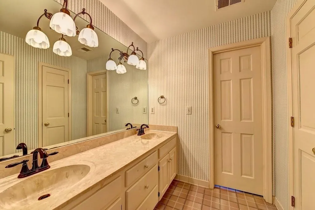 8185 Landing S., Sandy Springs, Georgia 30350, 4 Bedrooms Bedrooms, ,4 BathroomsBathrooms,Residential,Sold,8185 Landing S.,6125826