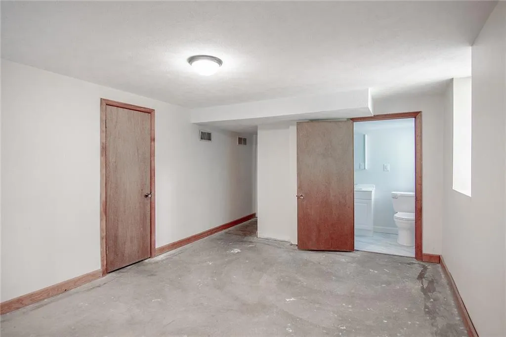 100 Finchley Court, Sandy Springs, Georgia 30328, 4 Bedrooms Bedrooms, ,2 BathroomsBathrooms,Residential,Sold,100 Finchley Court,6876968