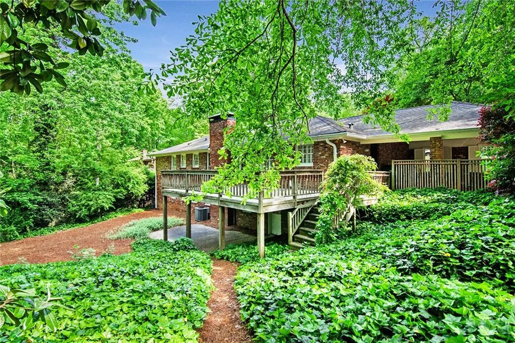 100 Finchley Court, Sandy Springs, Georgia 30328, 4 Bedrooms Bedrooms, ,2 BathroomsBathrooms,Residential,Sold,100 Finchley Court,6876968