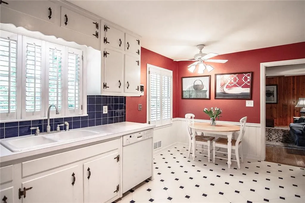 100 Finchley Court, Sandy Springs, Georgia 30328, 4 Bedrooms Bedrooms, ,2 BathroomsBathrooms,Residential,Sold,100 Finchley Court,6876968