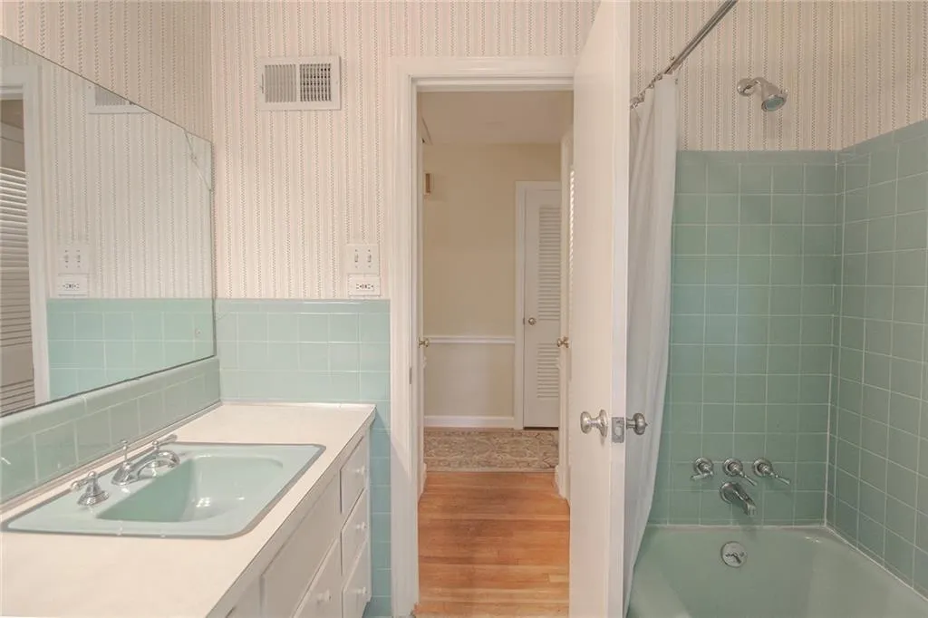 100 Finchley Court, Sandy Springs, Georgia 30328, 4 Bedrooms Bedrooms, ,2 BathroomsBathrooms,Residential,Sold,100 Finchley Court,6876968