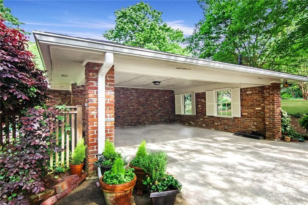 100 Finchley Court, Sandy Springs, Georgia 30328, 4 Bedrooms Bedrooms, ,2 BathroomsBathrooms,Residential,Sold,100 Finchley Court,6876968