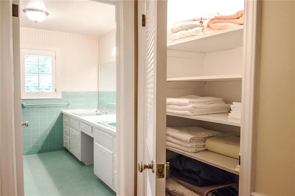 100 Finchley Court, Sandy Springs, Georgia 30328, 4 Bedrooms Bedrooms, ,2 BathroomsBathrooms,Residential,Sold,100 Finchley Court,6876968