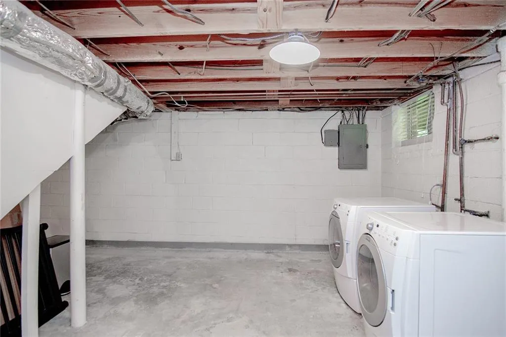 100 Finchley Court, Sandy Springs, Georgia 30328, 4 Bedrooms Bedrooms, ,2 BathroomsBathrooms,Residential,Sold,100 Finchley Court,6876968