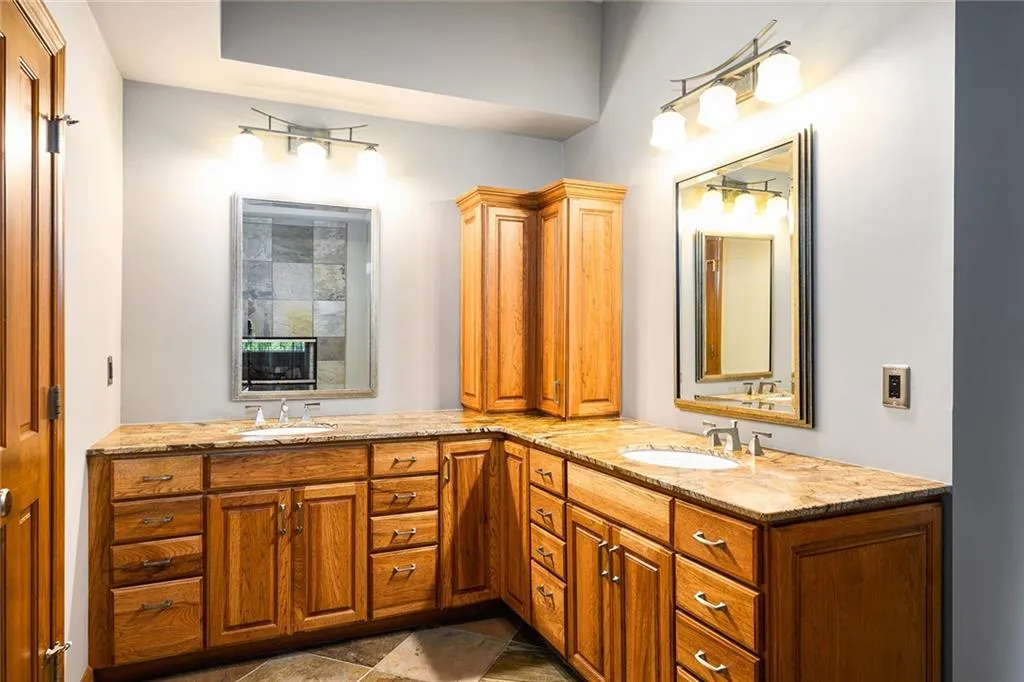 9590 Marsh Cove Court, Sandy Springs, Georgia 30350, 4 Bedrooms Bedrooms, ,4 BathroomsBathrooms,Residential,Sold,9590 Marsh Cove Court,6953911
