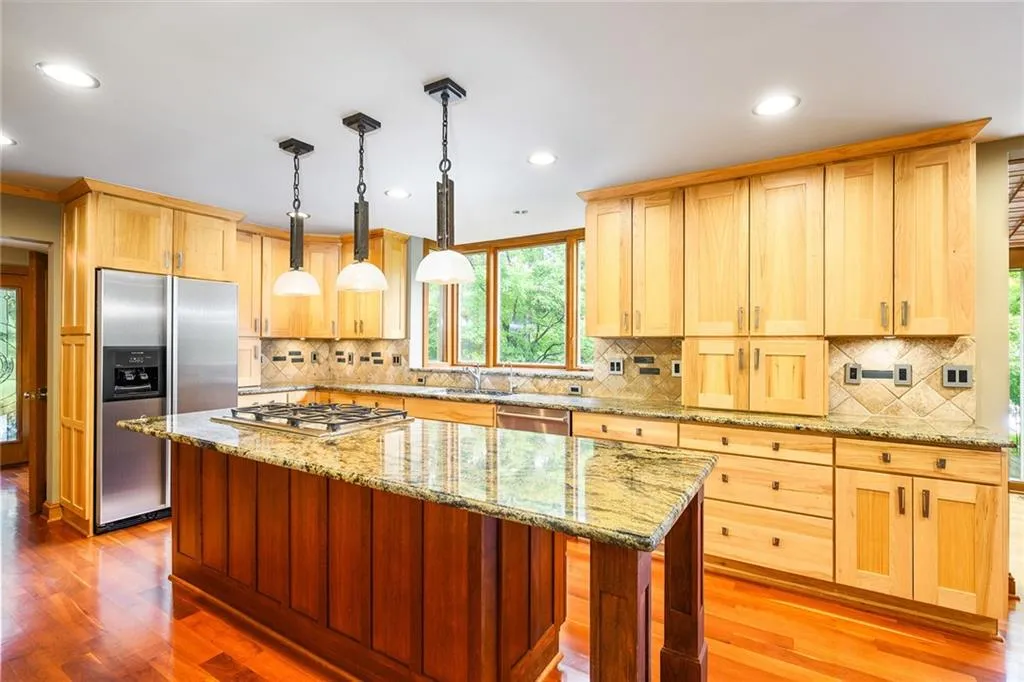 9590 Marsh Cove Court, Sandy Springs, Georgia 30350, 4 Bedrooms Bedrooms, ,4 BathroomsBathrooms,Residential,Sold,9590 Marsh Cove Court,6953911