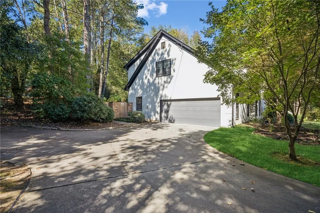 5460 E Idlewood Lane, Atlanta, Georgia 30327, 6 Bedrooms Bedrooms, ,4 BathroomsBathrooms,Residential,For Sale,5460 E Idlewood Lane,7733561