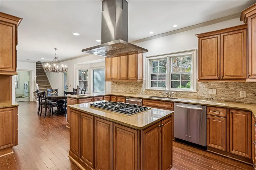 5460 E Idlewood Lane, Atlanta, Georgia 30327, 6 Bedrooms Bedrooms, ,4 BathroomsBathrooms,Residential,For Sale,5460 E Idlewood Lane,7733561