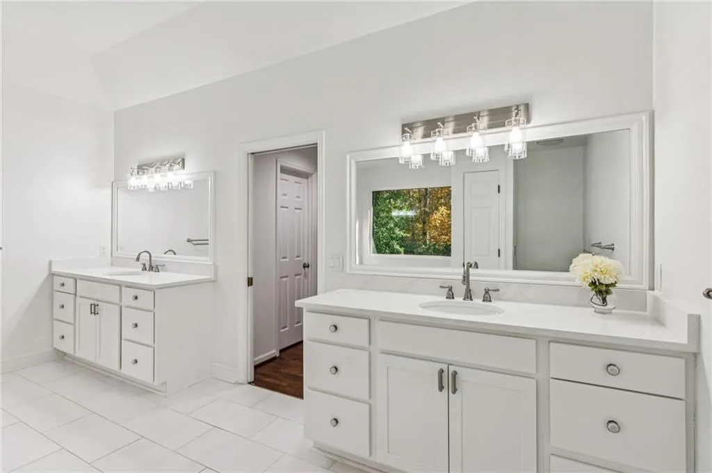 5460 E Idlewood Lane, Atlanta, Georgia 30327, 6 Bedrooms Bedrooms, ,4 BathroomsBathrooms,Residential,For Sale,5460 E Idlewood Lane,7733561