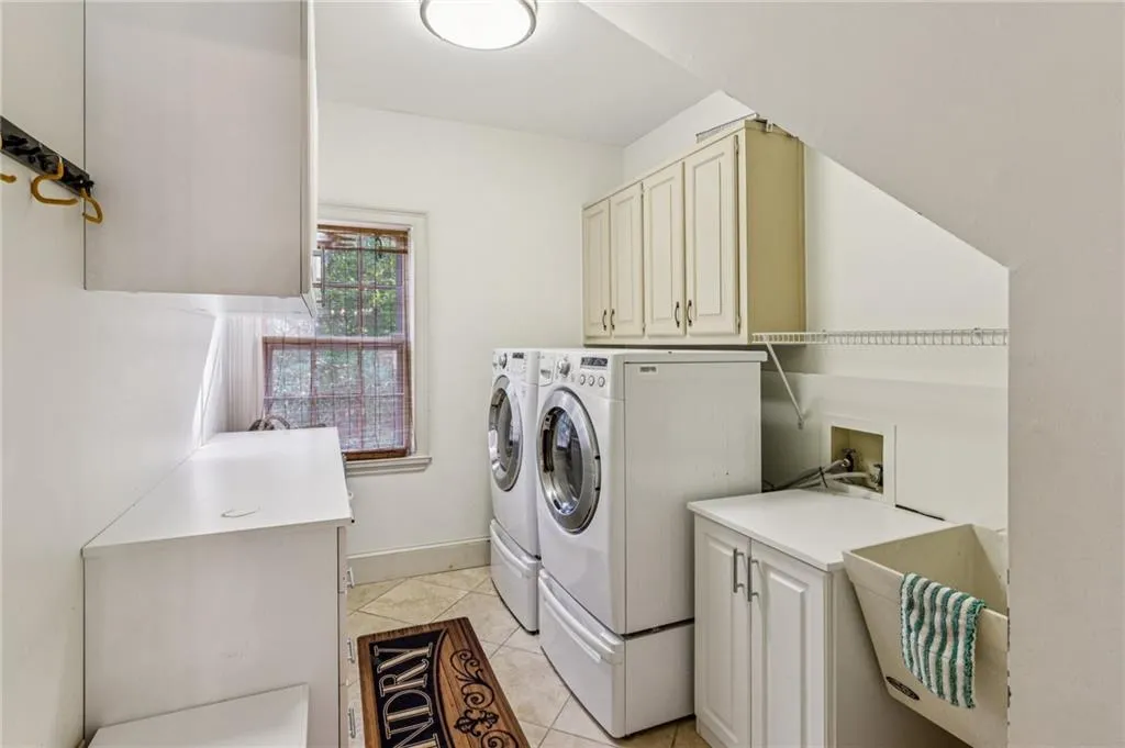 5460 E Idlewood Lane, Atlanta, Georgia 30327, 6 Bedrooms Bedrooms, ,4 BathroomsBathrooms,Residential,For Sale,5460 E Idlewood Lane,7733561