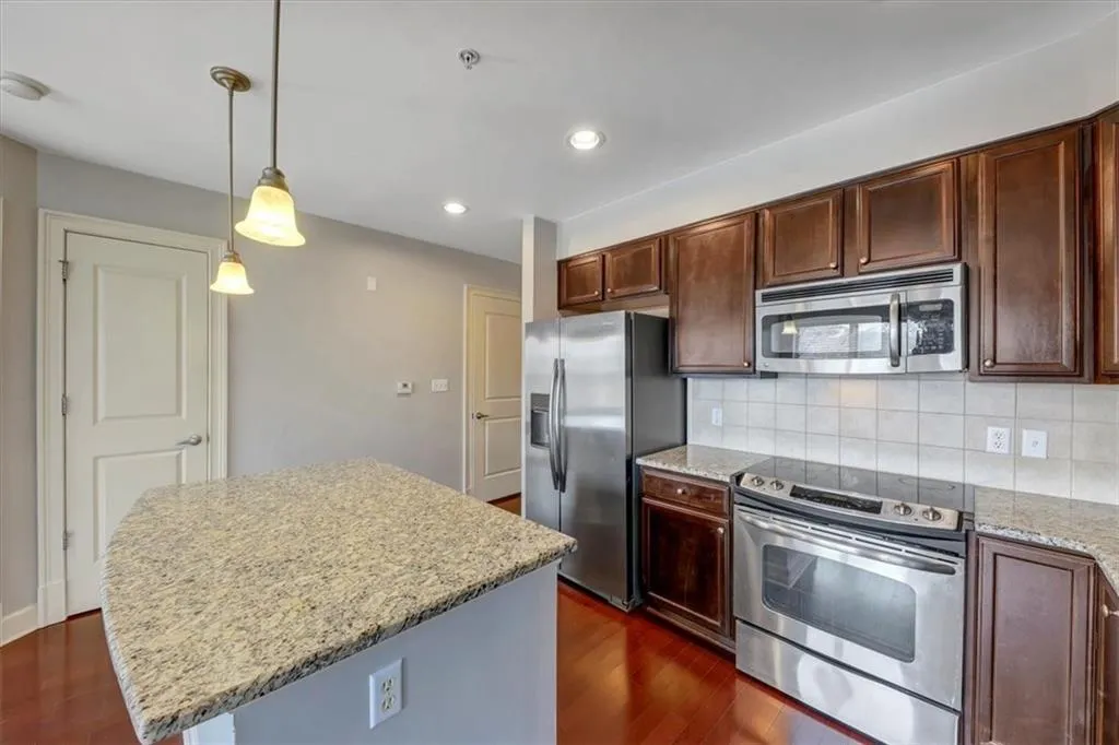 200 River Vista Drive Unit 605, Atlanta, Georgia 30339, 2 Bedrooms Bedrooms, ,2 BathroomsBathrooms,Residential,Sold,200 River Vista Drive Unit 605,7362631