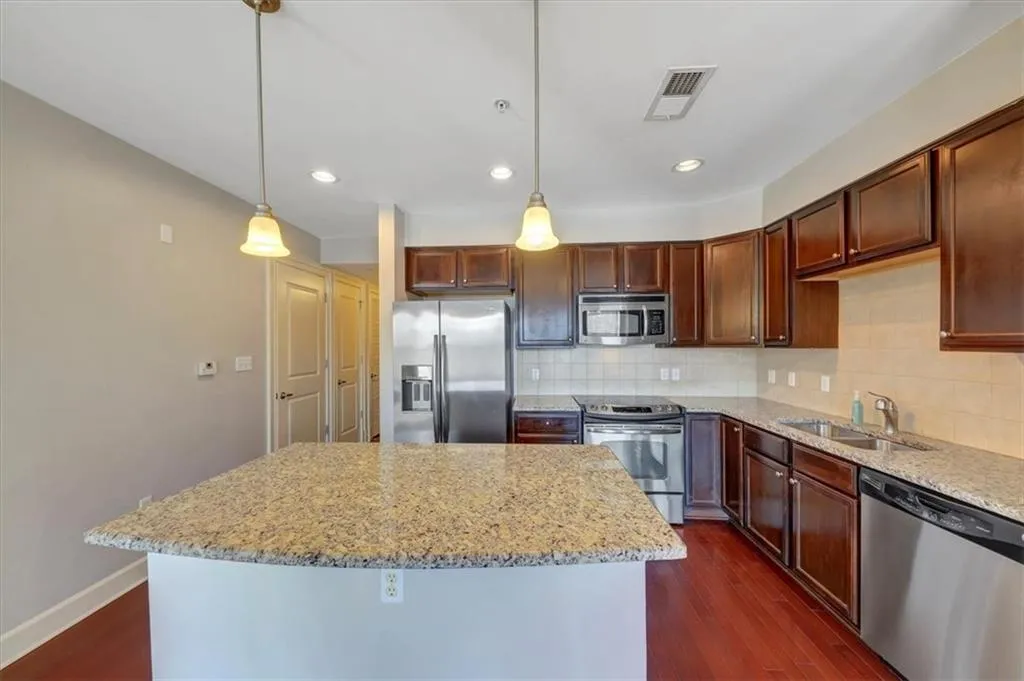 200 River Vista Drive Unit 605, Atlanta, Georgia 30339, 2 Bedrooms Bedrooms, ,2 BathroomsBathrooms,Residential,Sold,200 River Vista Drive Unit 605,7362631