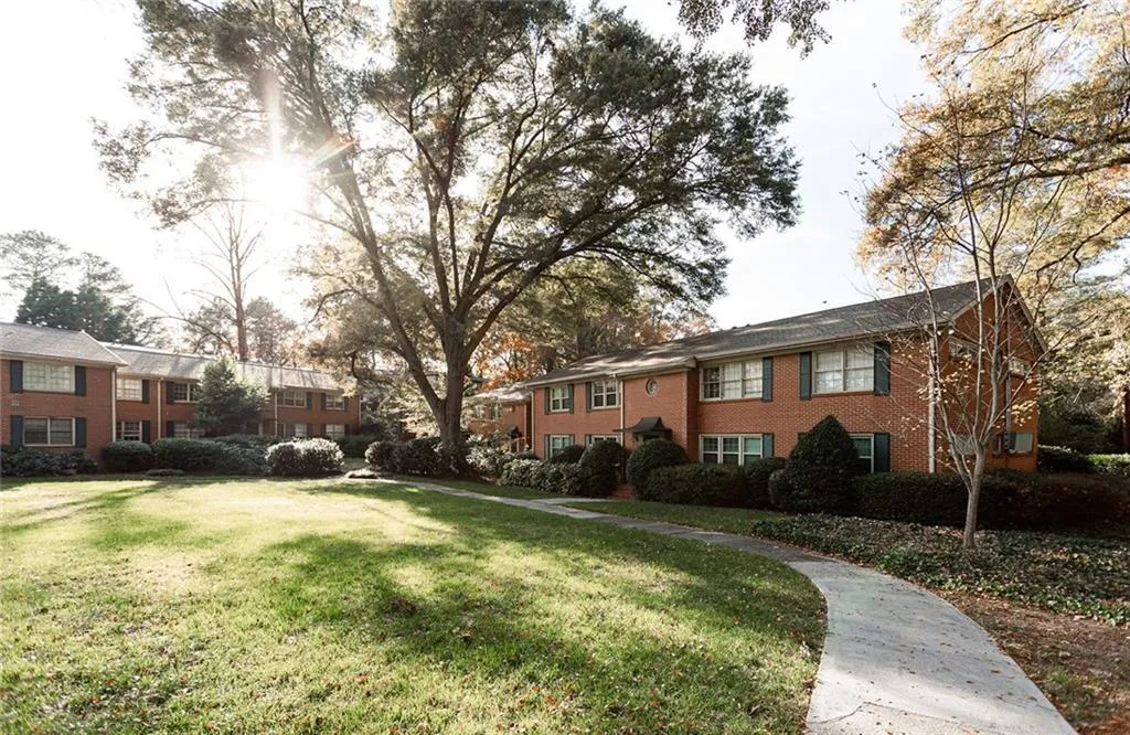 425 Lindbergh Drive Ne Unit G1, Atlanta, Georgia 30305, 2 Bedrooms Bedrooms, 0 ,1 BathroomBathrooms,Residential,For Sale,425 Lindbergh Drive Ne Unit G1,7753002