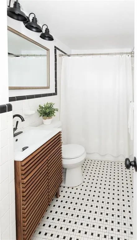 425 Lindbergh Drive Ne Unit G1, Atlanta, Georgia 30305, 2 Bedrooms Bedrooms, 0 ,1 BathroomBathrooms,Residential,For Sale,425 Lindbergh Drive Ne Unit G1,7753002