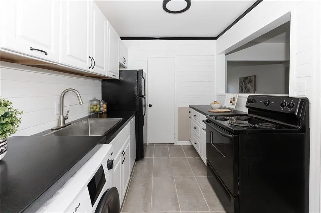 425 Lindbergh Drive Ne Unit G1, Atlanta, Georgia 30305, 2 Bedrooms Bedrooms, 0 ,1 BathroomBathrooms,Residential,For Sale,425 Lindbergh Drive Ne Unit G1,7753002